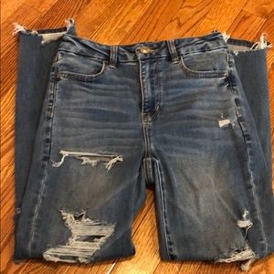 Worn once AE RIPPED JEANS